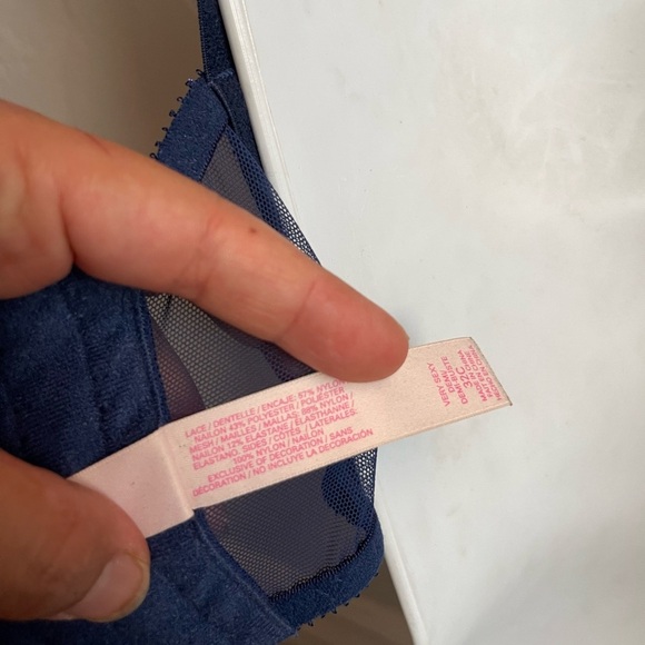 Victoria’s Secret navy blue laced bra 32C - Picture 6 of 7